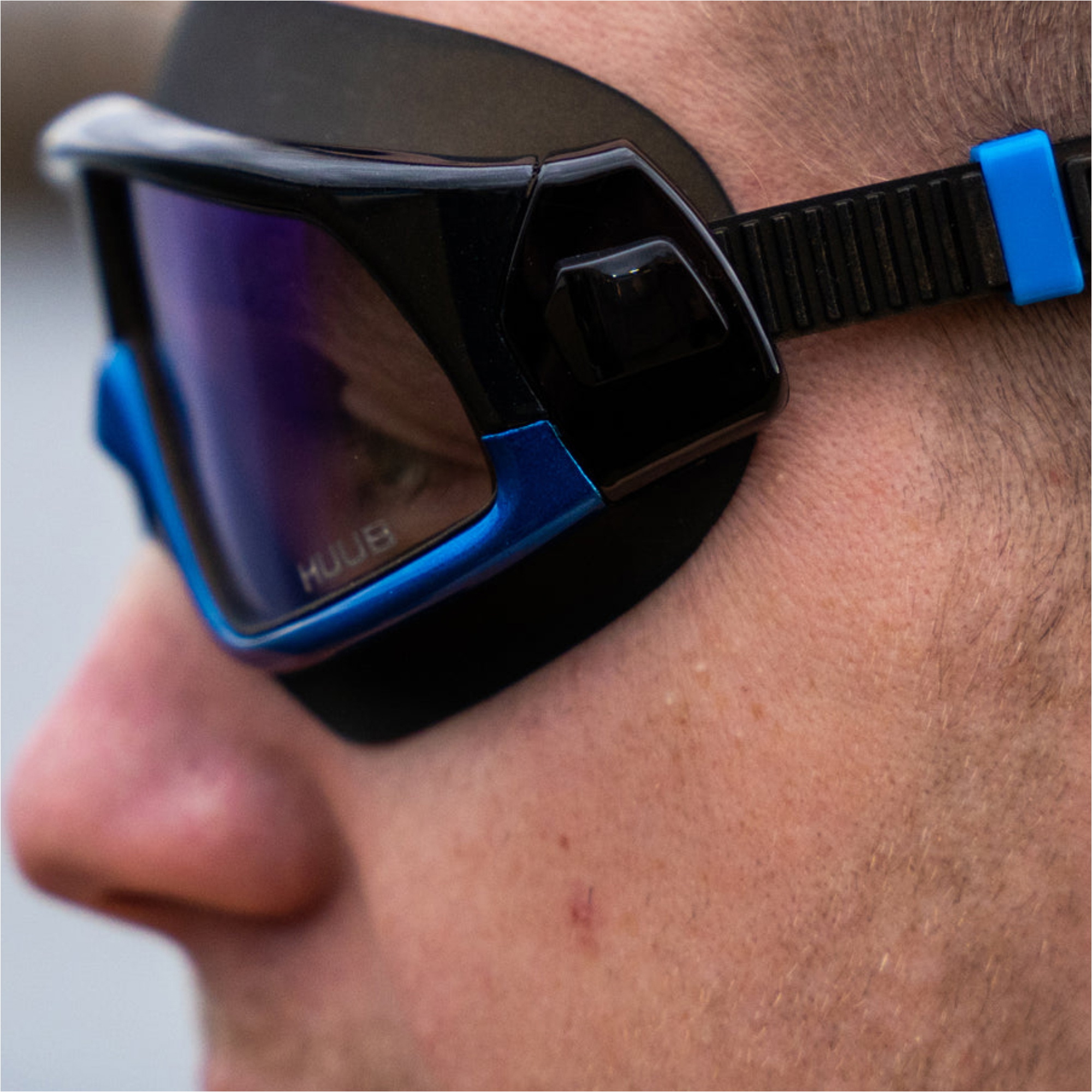 2026 HUUB Ryft Mask A2-RYFTBB - Met Black / Blue - Photochromic Blue Mirror